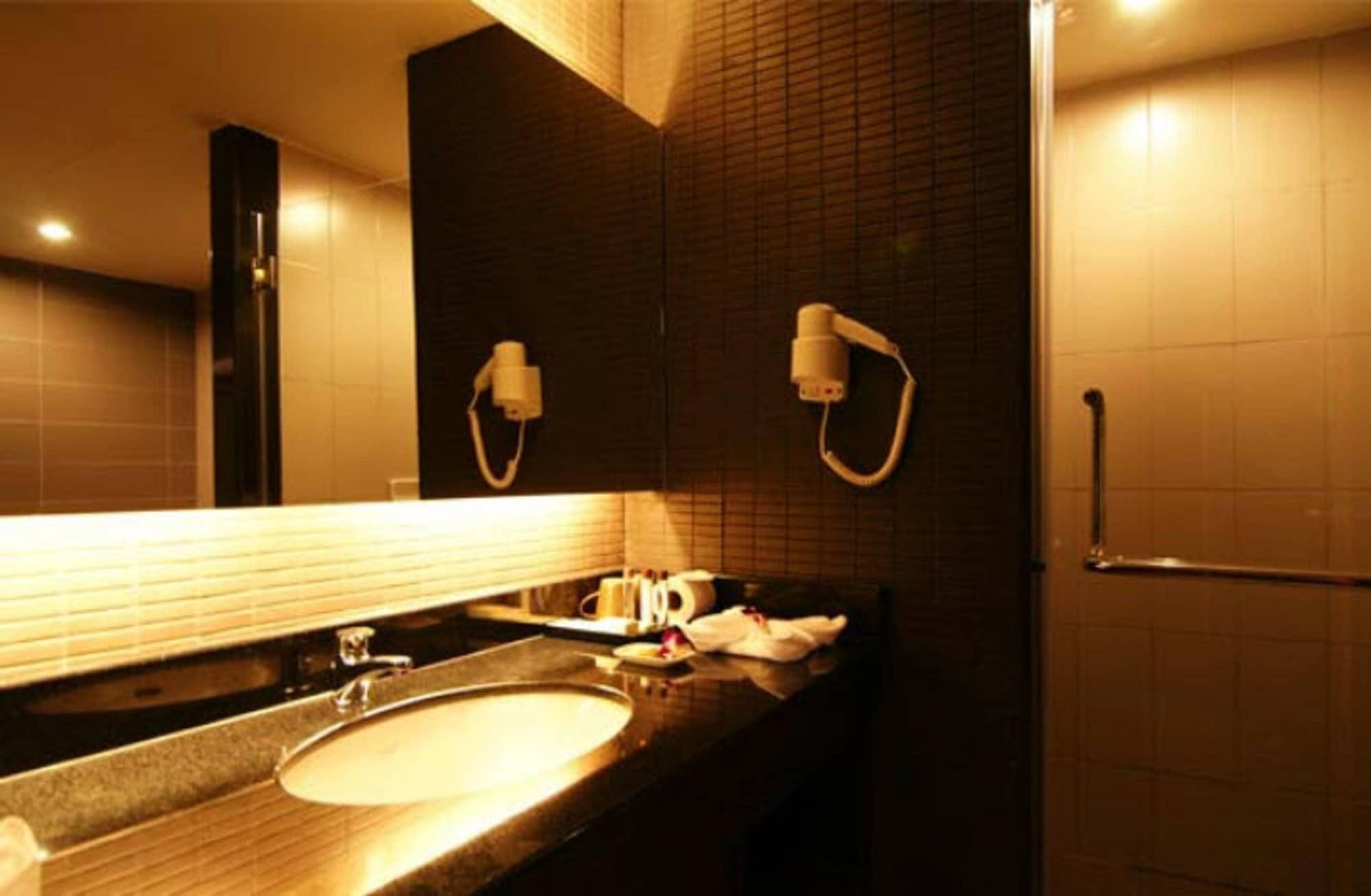 Sea Me Spring Tree Hotel (Adults Only) Патая Екстериор снимка