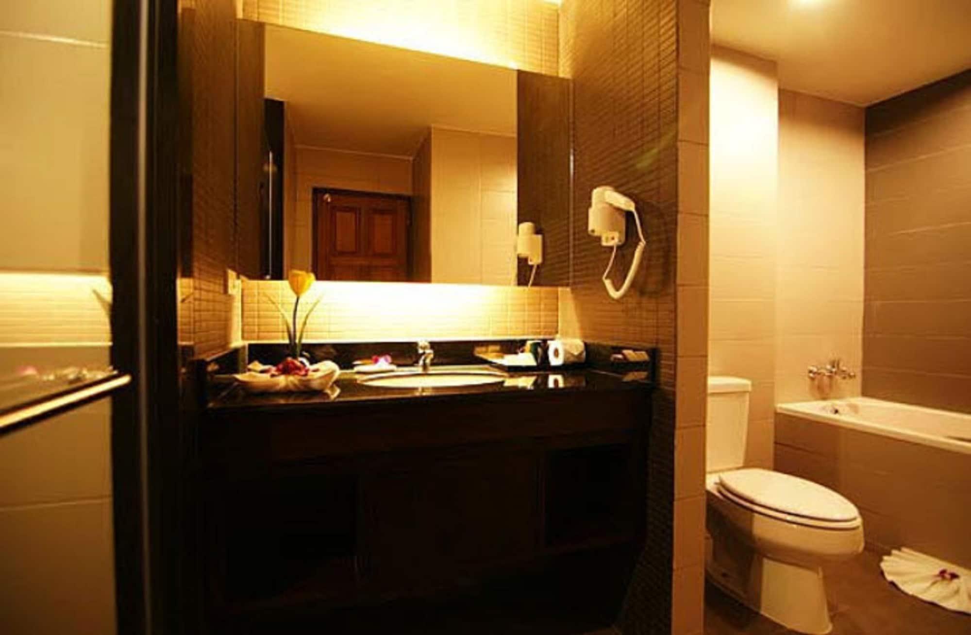 Sea Me Spring Tree Hotel (Adults Only) Патая Екстериор снимка
